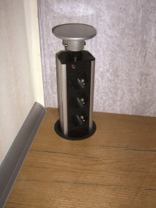 Sagemüller und Rohrer Versenkbare Ernergiebox 3-fach in Edelstahfarbig / schwarz